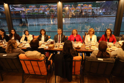 Artvin Valisi Ergün kadın personellerle iftarda buluştu