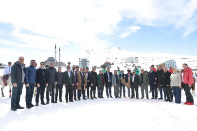 Kayseri Erciyes'te 'kökbörü' heyecanı
