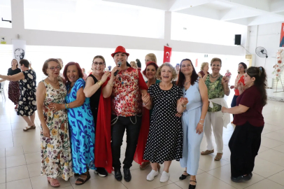 Kocaeli İzmit’te kadınlar söyleşi ve matinede buluştu
