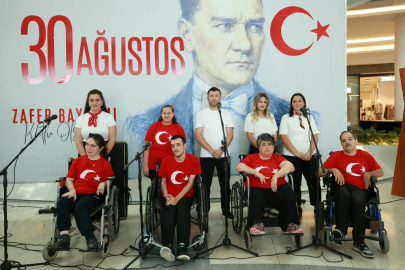 Bursa Osmangazi’de zafer türkülerle kutlandı