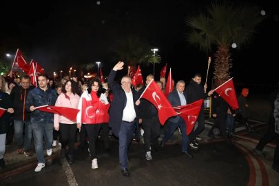 Balıkesir Edremit’te Cumhuriyet Bayramı coşkusu yağmura rağmen dinmedi
